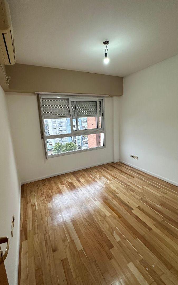 Foto de Alquiler Semipiso de 2 ambientes con cochera y balcón en Morón centro, imagen 5