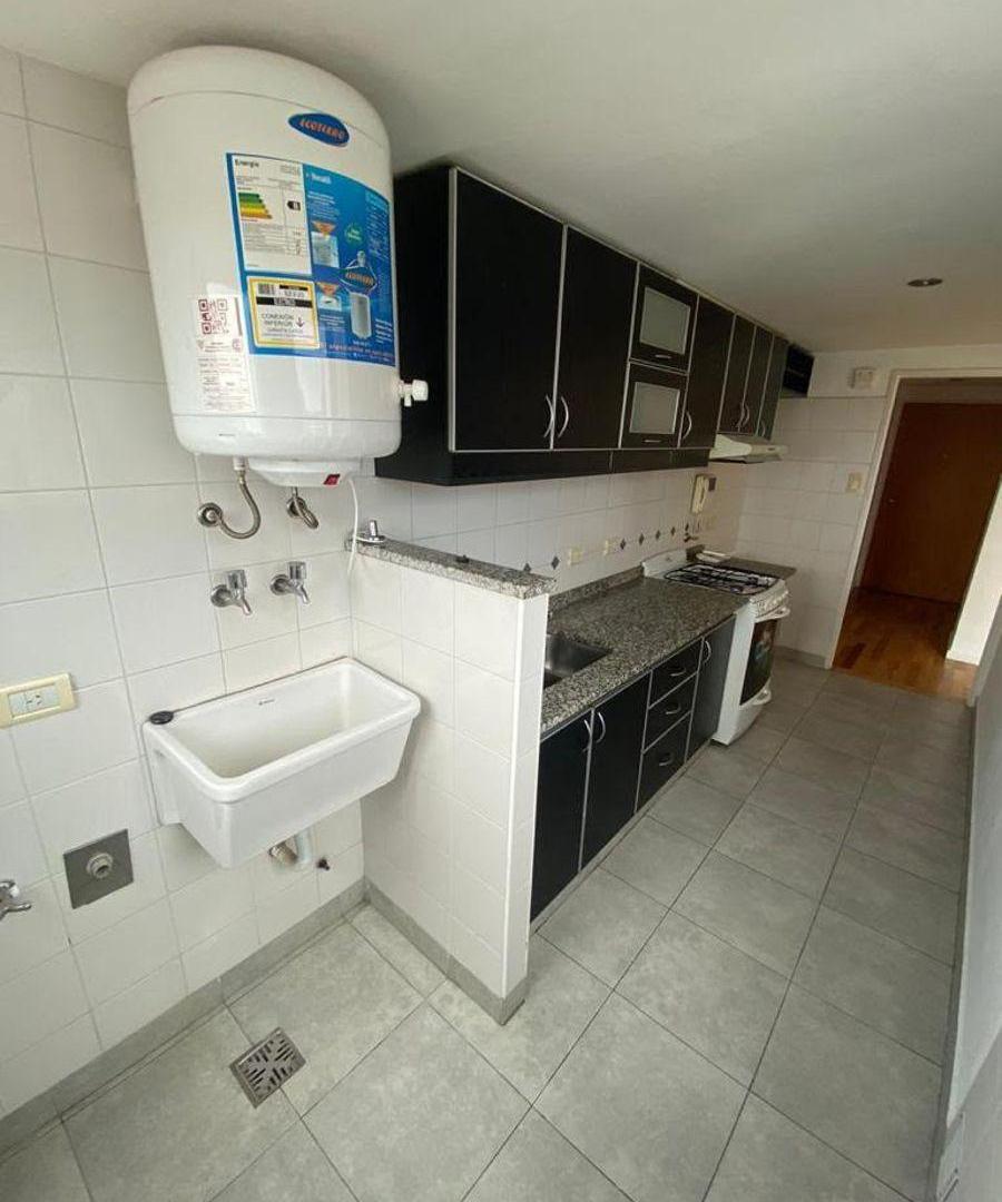 Foto de Alquiler Semipiso de 2 ambientes con cochera y balcón en Morón centro, imagen 3