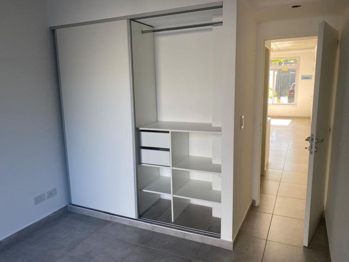 Foto de Alquiler 2 ambientes con Patio y cochera en Castelar, imagen 1