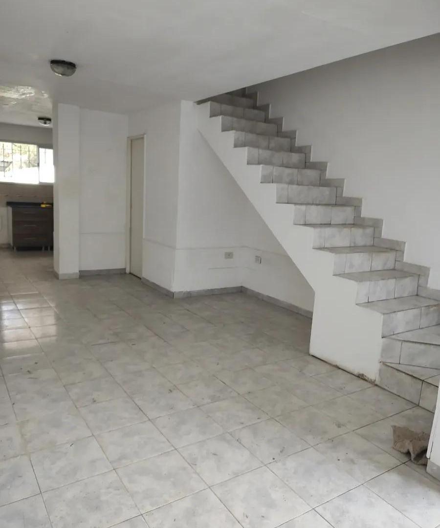 Foto de ALQUILER | DÚPLEX 3 AMBIENTES CON JARDÍN Y COCHERA – ITUZAINGÓ NORTE, imagen 1