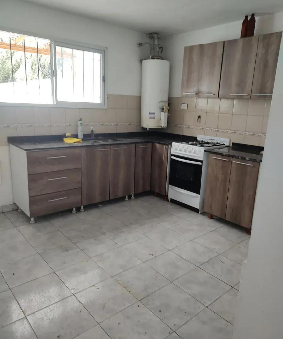 Foto de ALQUILER | DÚPLEX 3 AMBIENTES CON JARDÍN Y COCHERA – ITUZAINGÓ NORTE, imagen 3