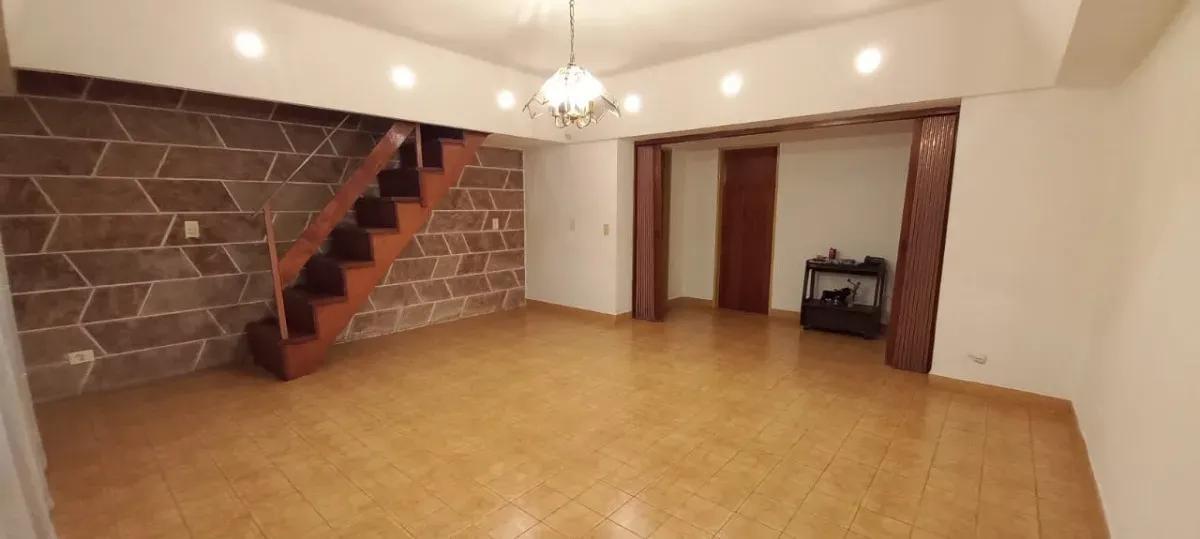 Foto de CASA 5 AMBIENTES CON GRAN PARQUE Y QUINCHO EN MORÓN, imagen 1