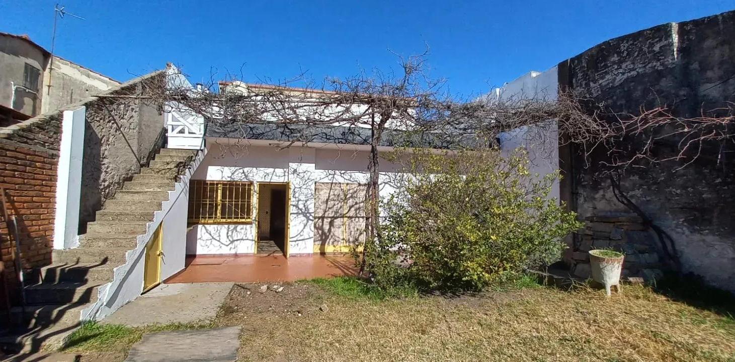 Foto de CASA 5 AMBIENTES CON GRAN PARQUE Y QUINCHO EN MORÓN, imagen 4