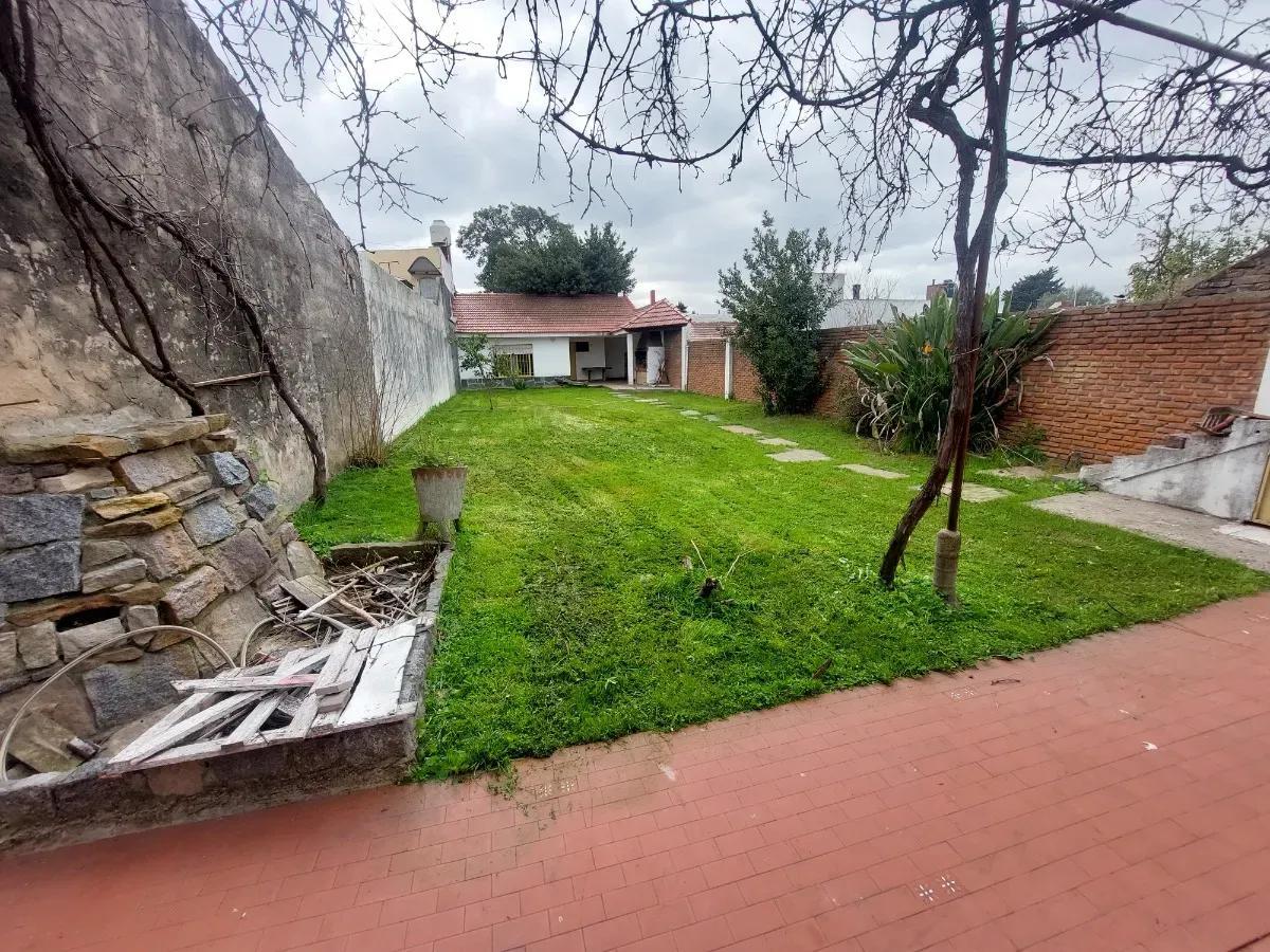Foto de CASA 5 AMBIENTES CON GRAN PARQUE Y QUINCHO EN MORÓN, imagen 3