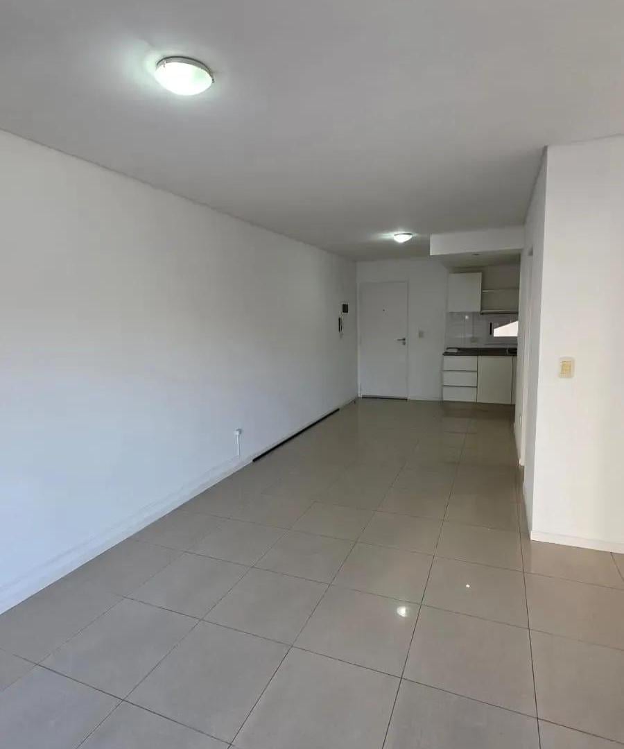 Foto de AMPLIO MONOAMBIENTE EN ALQUILER | CASTELAR SUR, imagen 2