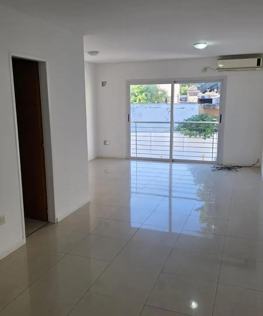 Foto de AMPLIO MONOAMBIENTE EN ALQUILER | CASTELAR SUR, imagen 1