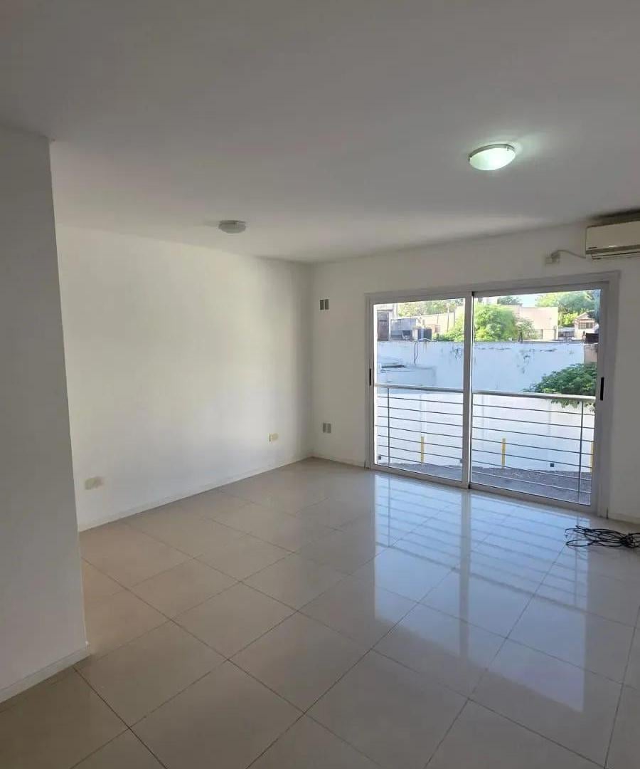 Foto de AMPLIO MONOAMBIENTE EN ALQUILER | CASTELAR SUR, imagen 3