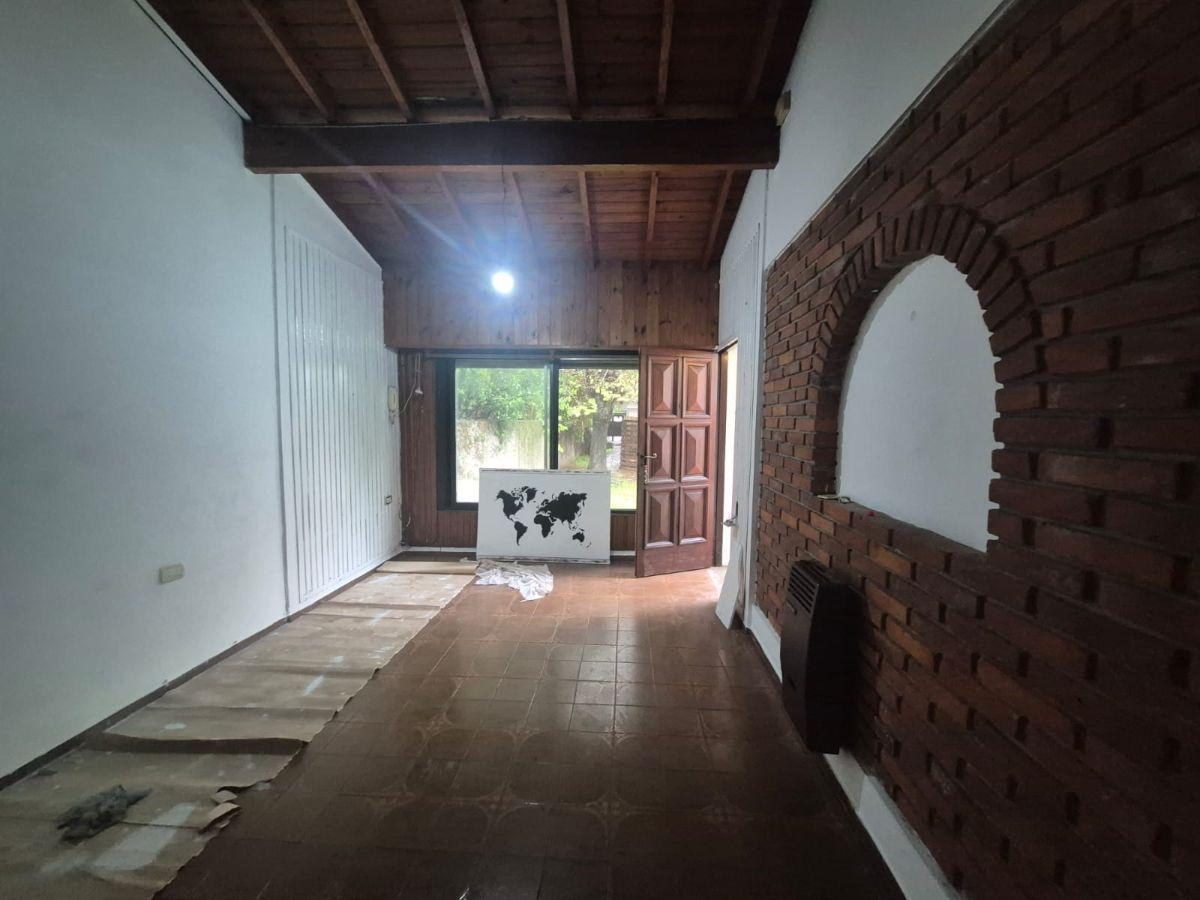 Foto de Dúplex de 3 ambientes en Alquiler - Castelar Centro con Patio y cochera, imagen 2