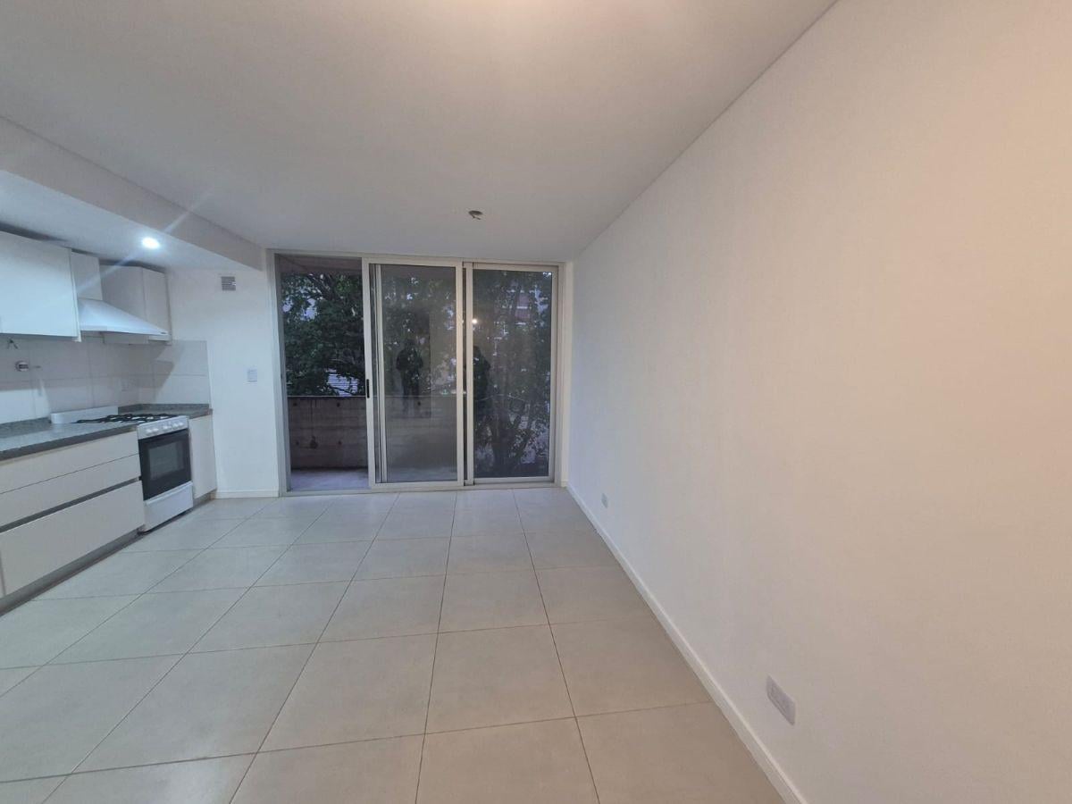 Foto de ALQUILER DEPARTAMENTO 2 AMBIENTES CON BALCÓN Y COCHERA – CASTELAR NORTE, imagen 2