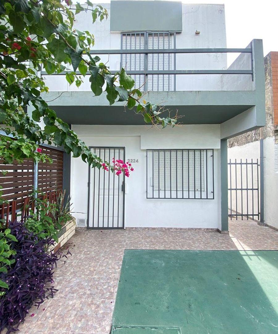 Foto de DÚPLEX EN ALQUILER DE 2 AMBIENTES CON PATIO, BALCÓN Y COCHERA, imagen 2