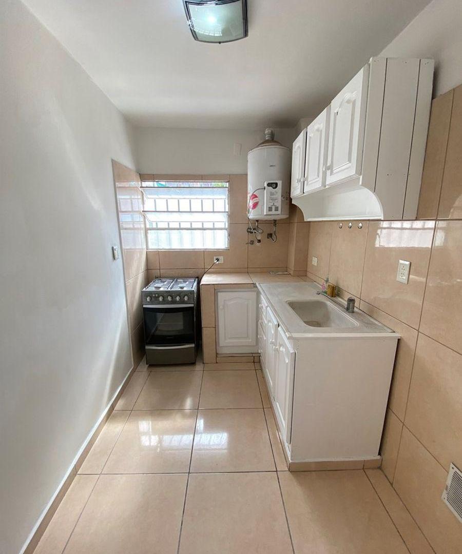 Foto de DÚPLEX EN ALQUILER DE 2 AMBIENTES CON PATIO, BALCÓN Y COCHERA, imagen 5