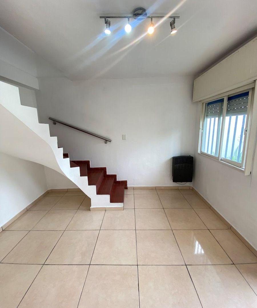 Foto de DÚPLEX EN ALQUILER DE 2 AMBIENTES CON PATIO, BALCÓN Y COCHERA, imagen 3