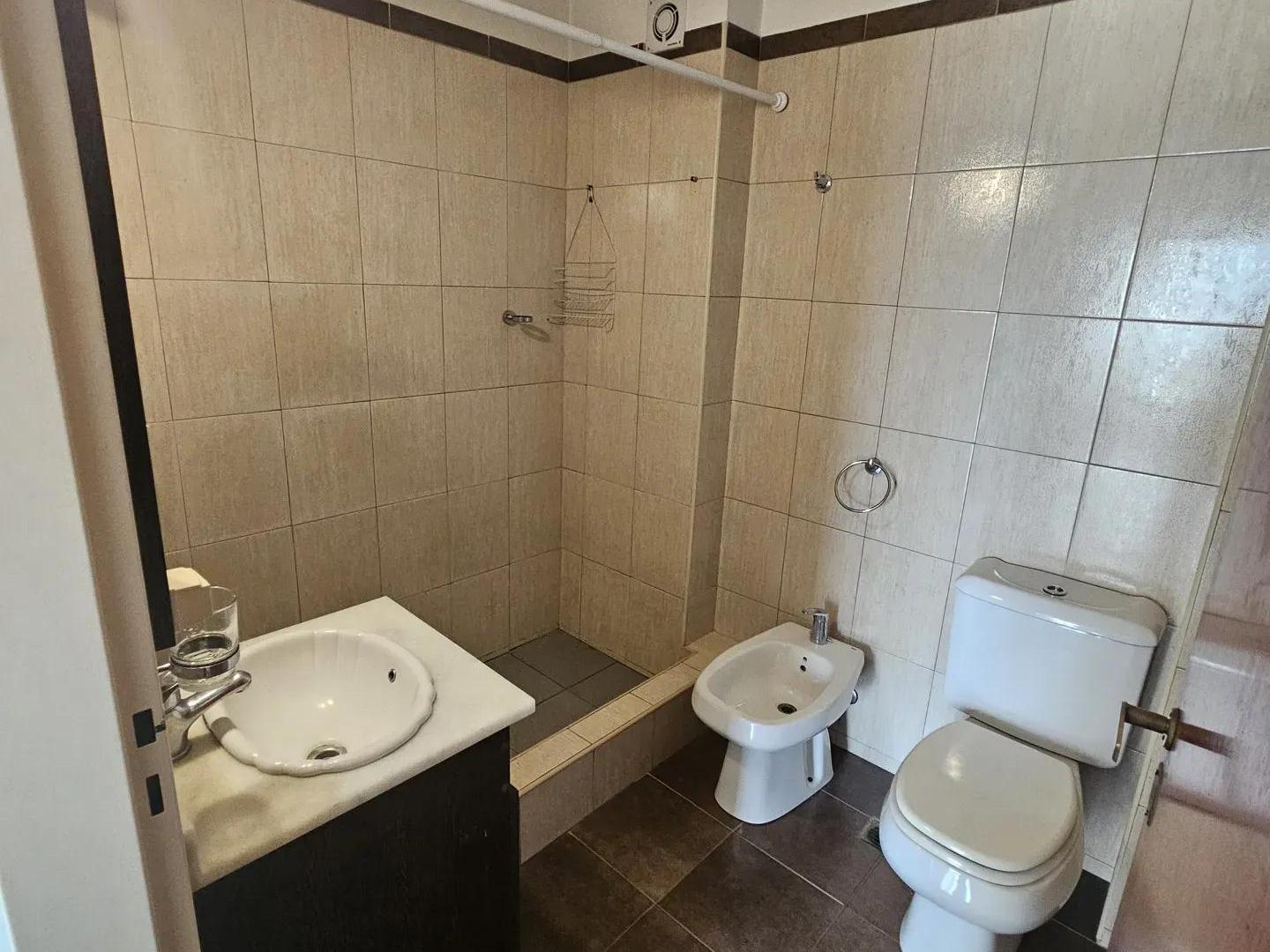 Foto de DEPARTAMENTO 2 AMBIENTES EN CONTRAFRENTE - ALQUILER MORÓN SUR, imagen 5