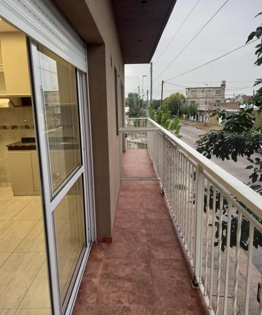 Foto de ALQUILER SEMIPISO 2 AMBIENTES CON BALCÓN Y COCHERA OPCIONAL – MORÓN, imagen 3