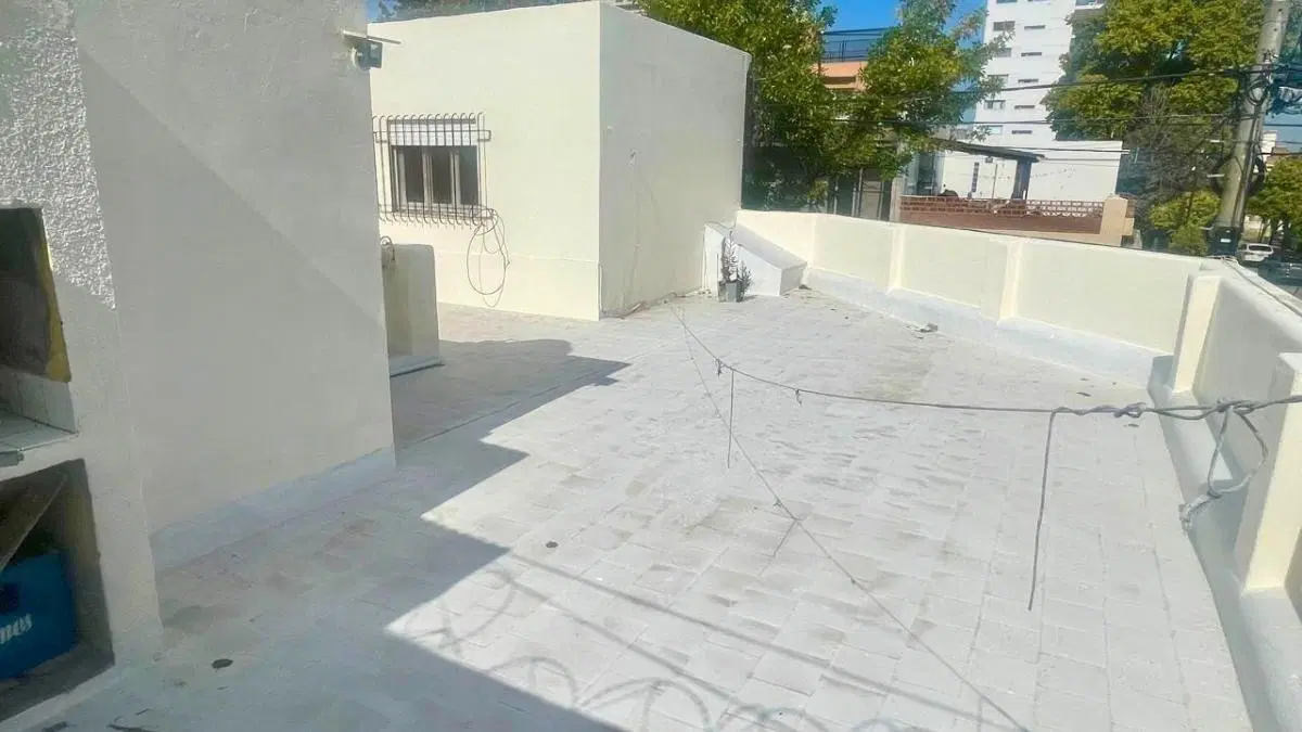 Casa en alquiler en barrio Arroyito 4