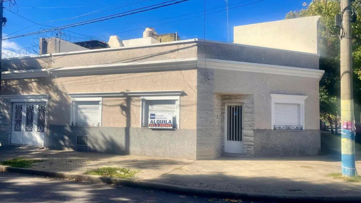 Casa en alquiler en barrio Arroyito 2