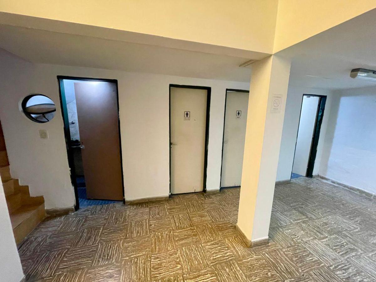 Foto de Salón/Depósito con Oficinas en Alquiler, imagen 3