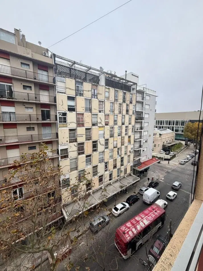 Monoambiente al frente a pasos del Paseo Aldrey 3