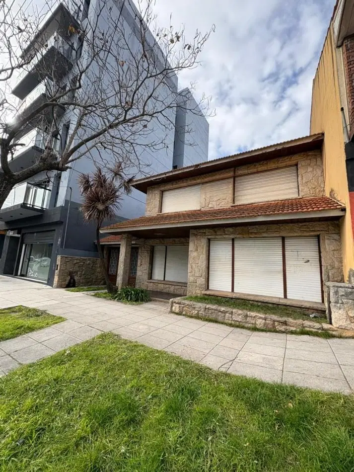 Venta chalet para desarrollo inmobiliario sobre Av Jara y Av Libertad 1