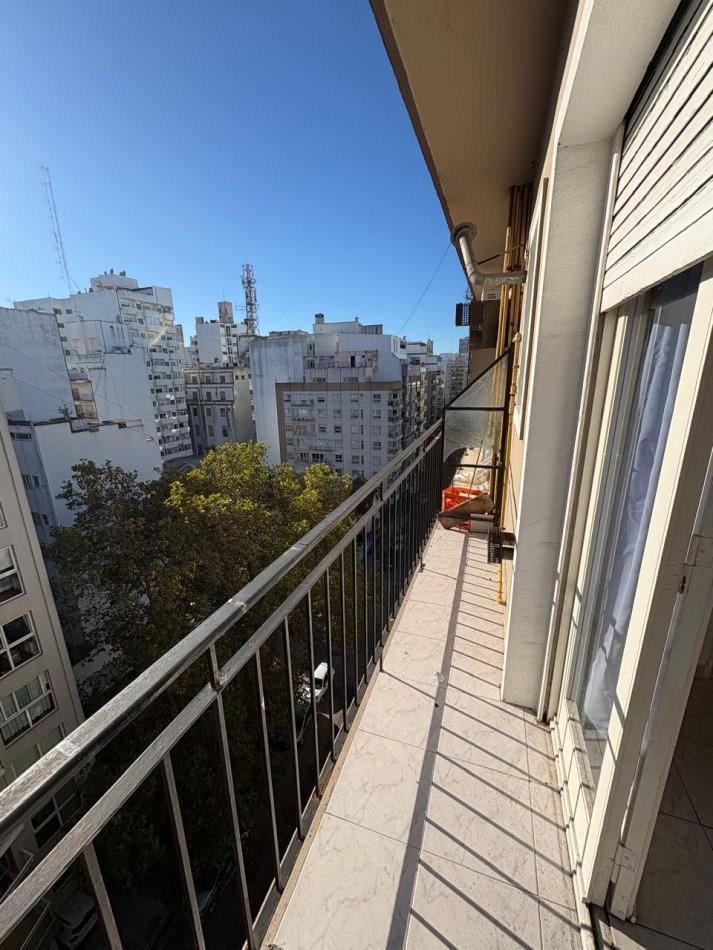 Ambiente al frente con balcon, zona Plaza Mitre