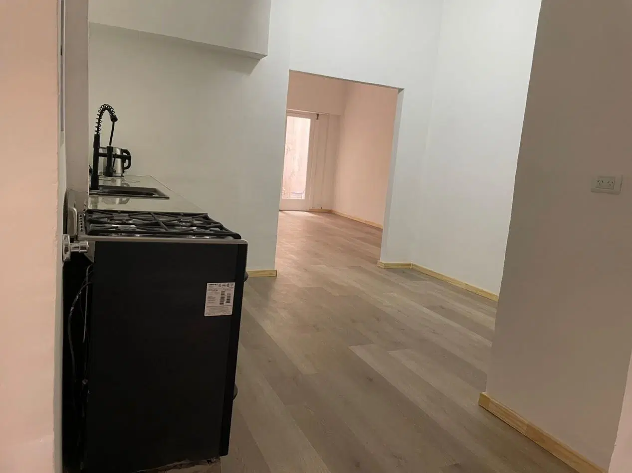 3 ambientes con 2 patios, reciclado, zona Plaza Mitre 4