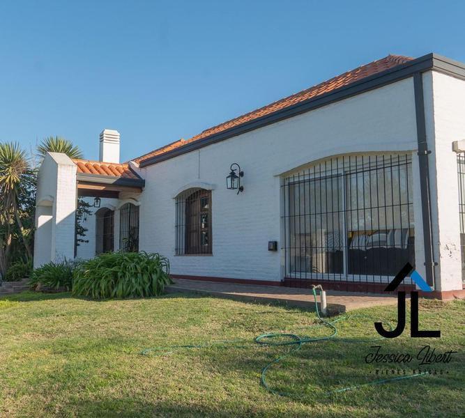Casa en Venta en Capilla del Señor con parque de 1700 m2 en el casco urbano.