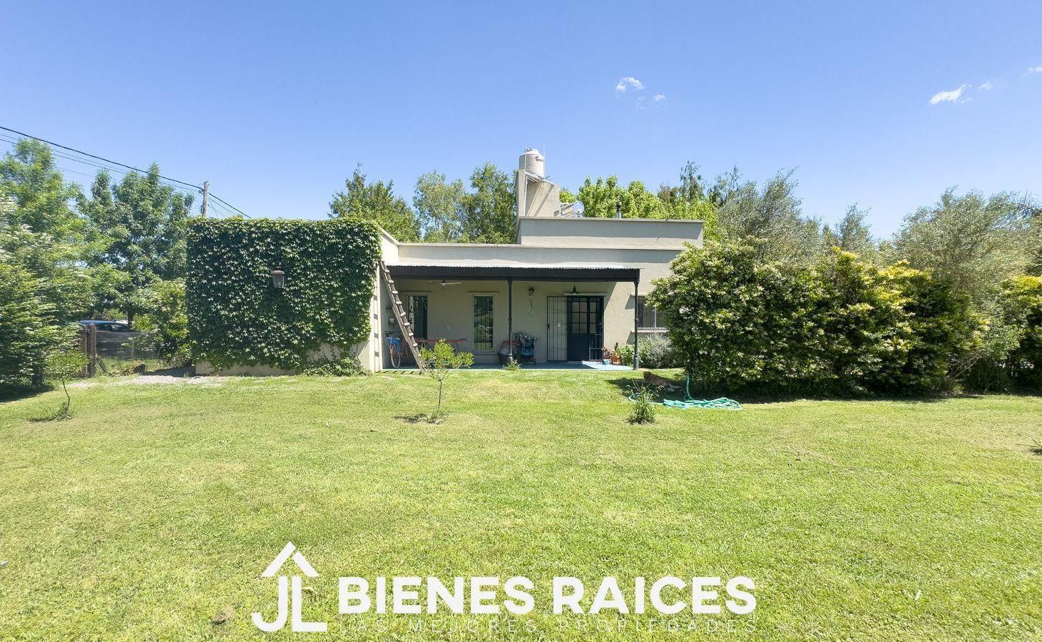 Foto de Casa en venta en Diego Gaynor frente a la plaza, imagen 1