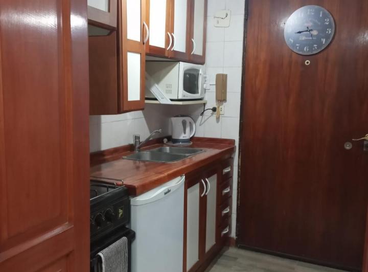 Excel. dto de 1 amb muy amplio, balcón Tza. de 5x2,80 en pleno centro de Pinamar