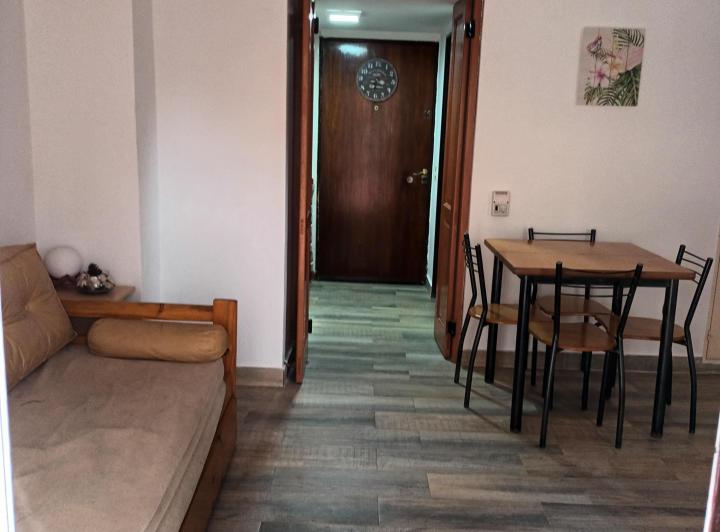 Excel. dto de 1 amb muy amplio, balcón Tza. de 5x2,80 en pleno centro de Pinamar
