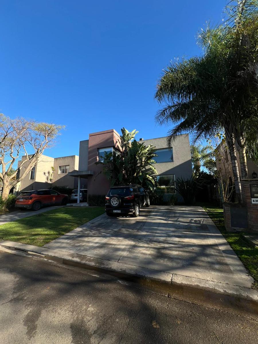Venta Casa en Barrancas de Santa María Tigre Apto Credito 3