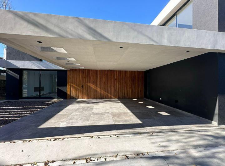 Alquiler Anual Casa a La Laguna en San Benito Villanueva Tigre 1