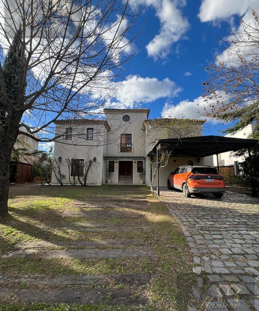Venta Casa 5 amb. c/Renta a La Laguna barrio San Marco Villanueva Tigre