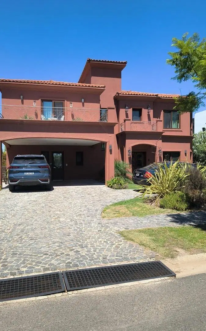 Venta Casa 7 Amb a La Laguna en Barrio Nuevo Quilmes 3