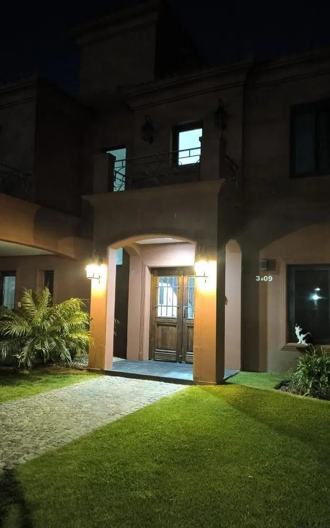 Venta Casa 7 Amb a La Laguna en Barrio Nuevo Quilmes 2