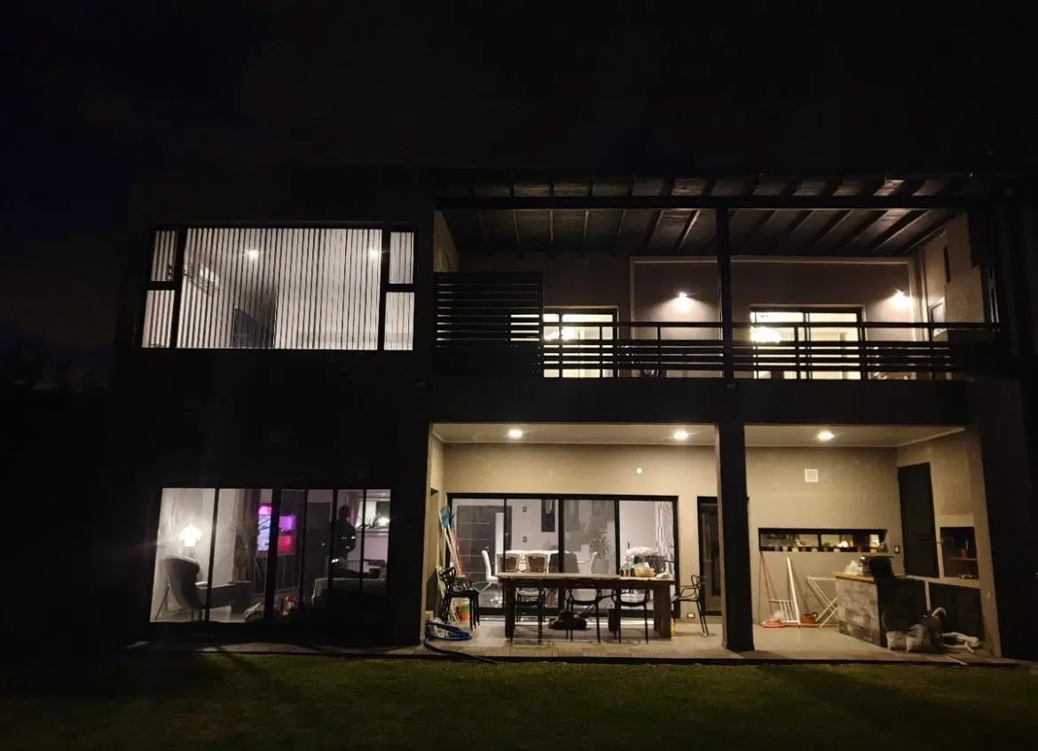 Venta Casa 4 amb. a La Laguna barrio San Benito Villanueva Tigre 5