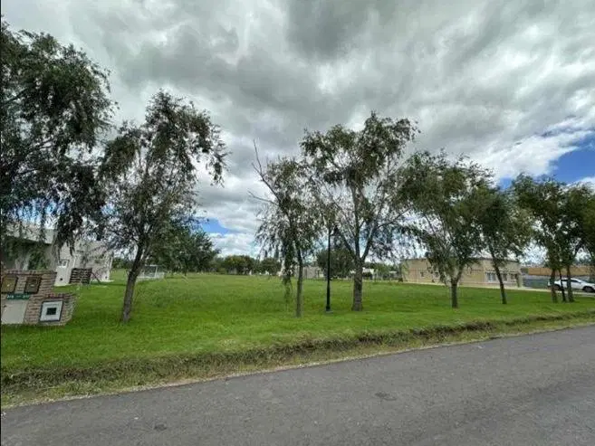 Venta Lote 2000 m2 Barrio Haras del Sur III Los Robles La Plata 2