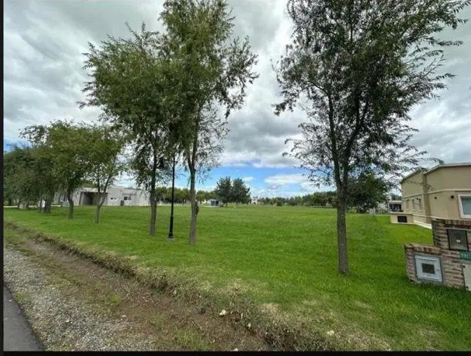 Venta Lote 2000 m2 Barrio Haras del Sur III Los Robles La Plata 4