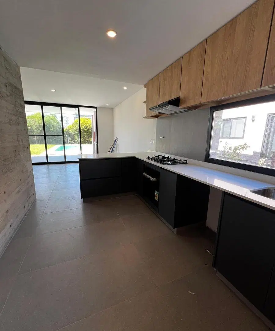 Venta Casa 5 Amb Barrio Araucarias Puertos del Lago Escobar 2