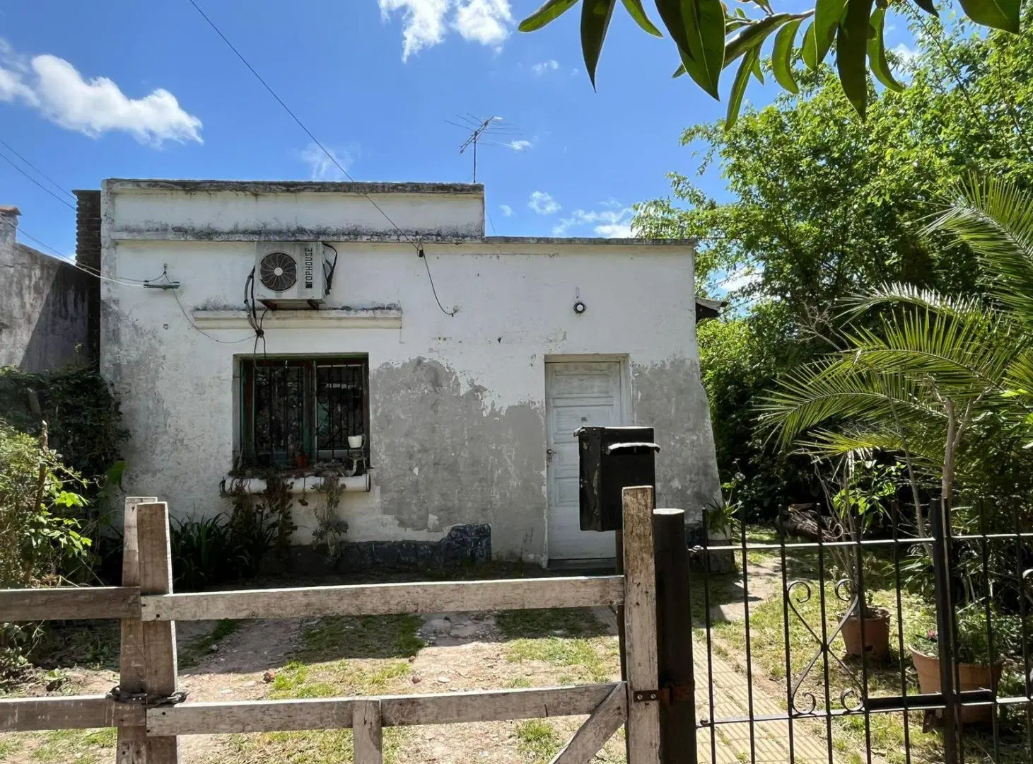 Venta casa LOTE EN ESQUINA ideal inversor apto crédito en Ing Maschwitz CENTRO Escobar 2