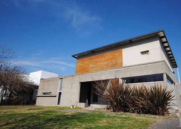 Venta c/renta Casa 5 amb. a La Laguna barrio Santa Clara Villanueva Tigre 1