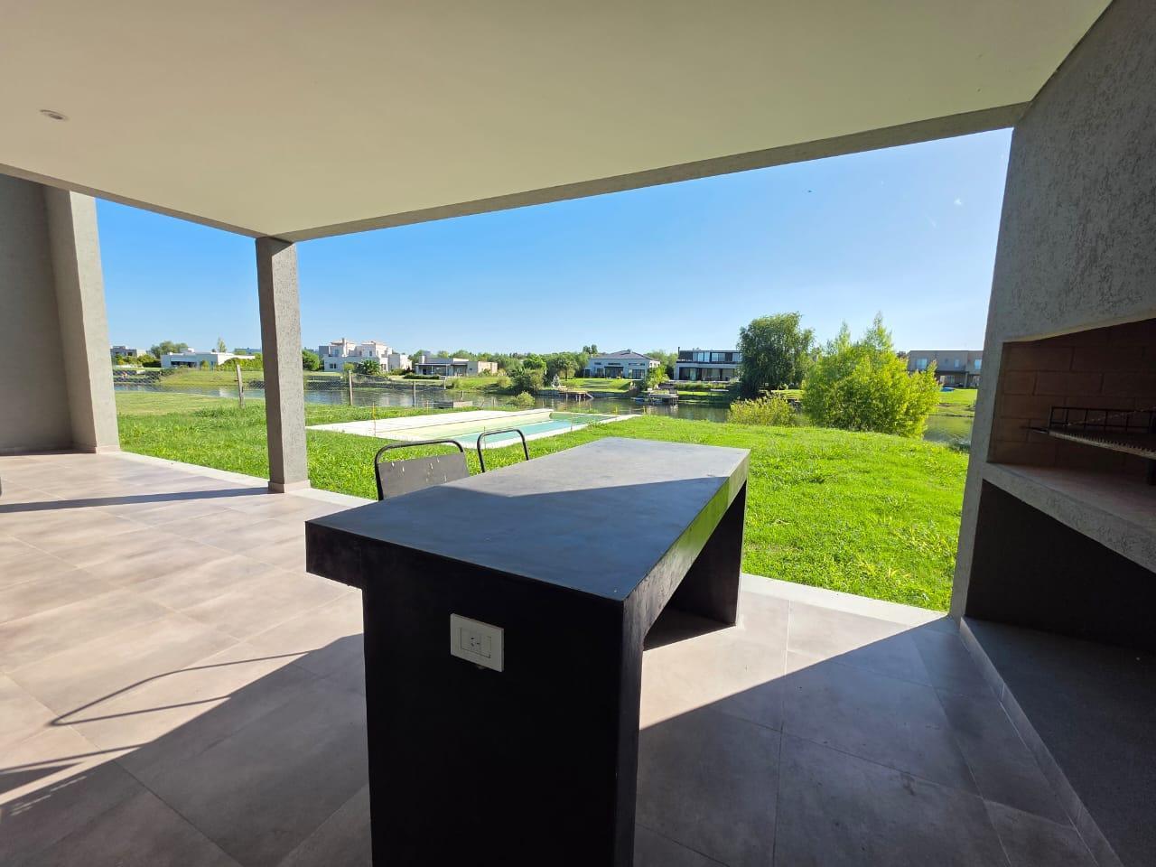 Venta Casa 5 amb. a Estrenar a La Laguna Barrio San Matias Escobar