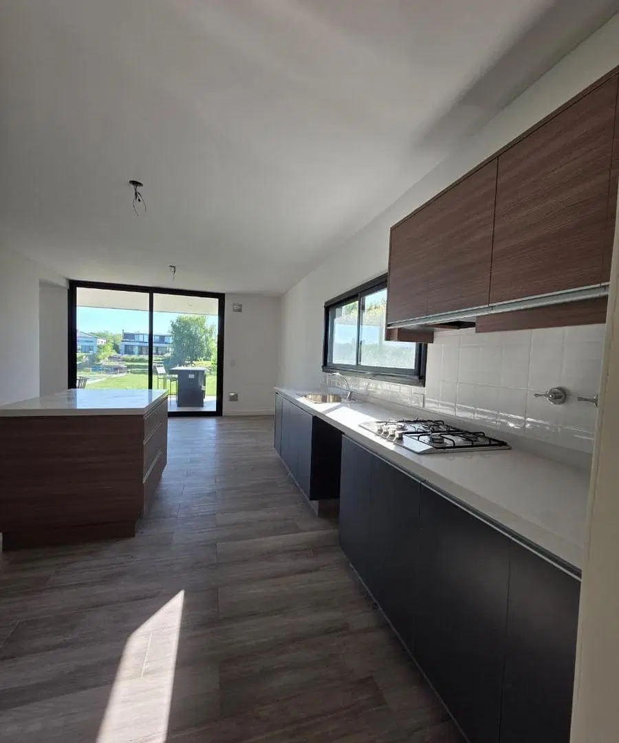 Venta Casa 5 amb. a Estrenar a La Laguna Barrio San Matias Escobar 4
