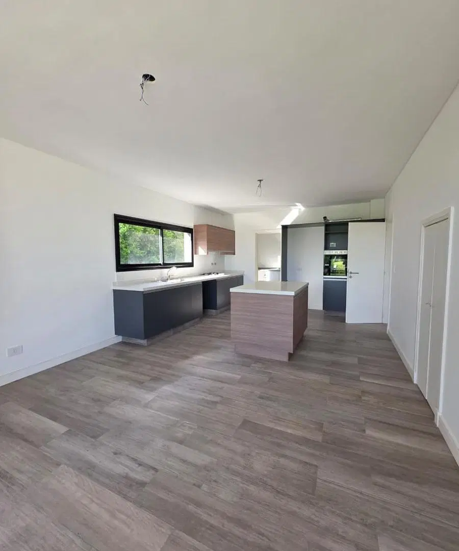 Venta Casa 5 amb. a Estrenar a La Laguna Barrio San Matias Escobar 2