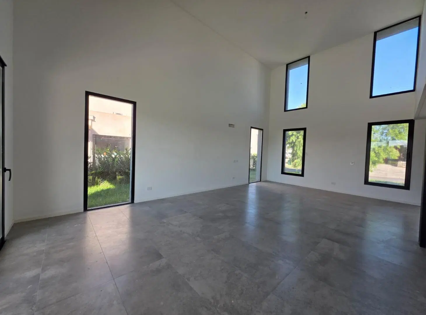 Venta Casa 5 amb. a Estrenar a La Laguna Barrio San Matias Escobar 5