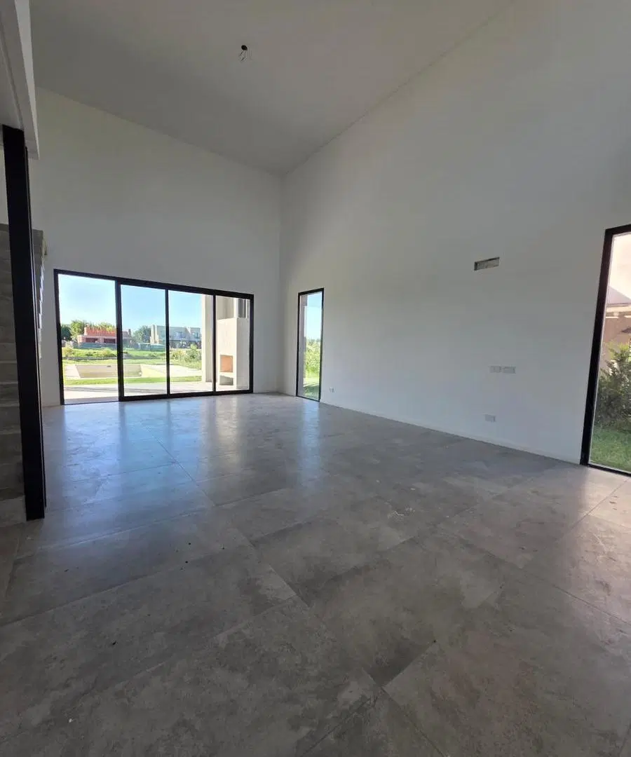 Venta Casa 5 amb. a Estrenar a La Laguna Barrio San Matias Escobar 4