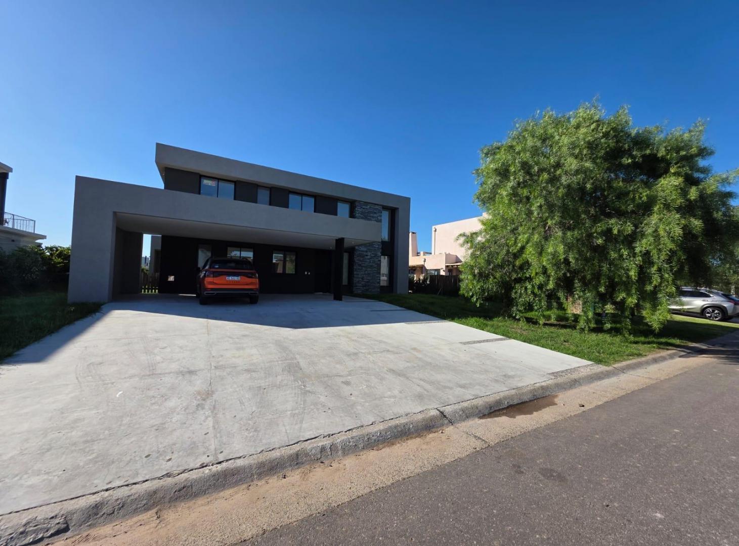 Venta Casa 5 amb. a Estrenar a La Laguna Barrio San Matias Escobar