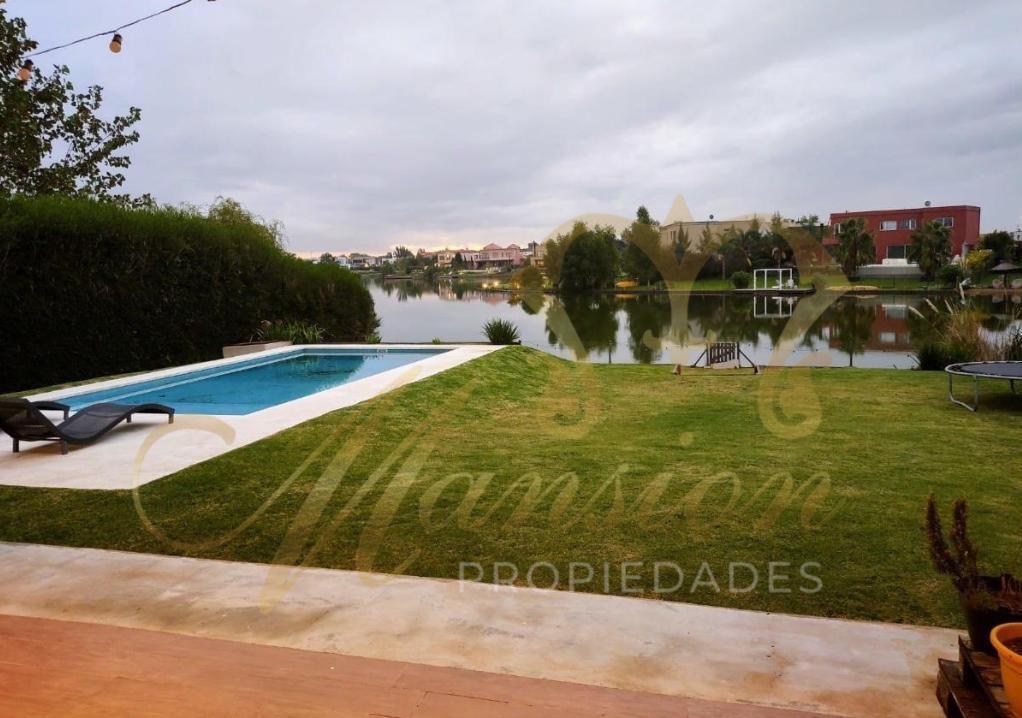 Venta Casa 6 Amb a La Laguna Barrio San Benito Villanueva Tigre