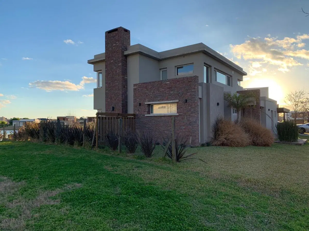 Venta Casa 8 amb a La Laguna barrio El Cantón Norte Escobar 2