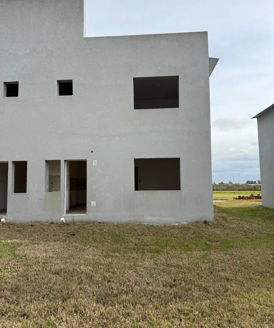 Venta Duplex 4 AMB. adelanto y cuotas EN CONSTRUCCION en Campana 3