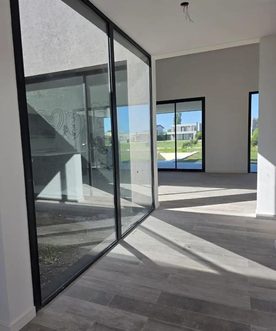 Venta Casa 5 amb. a Estrenar a La Laguna Barrio San Matias Escobar 1